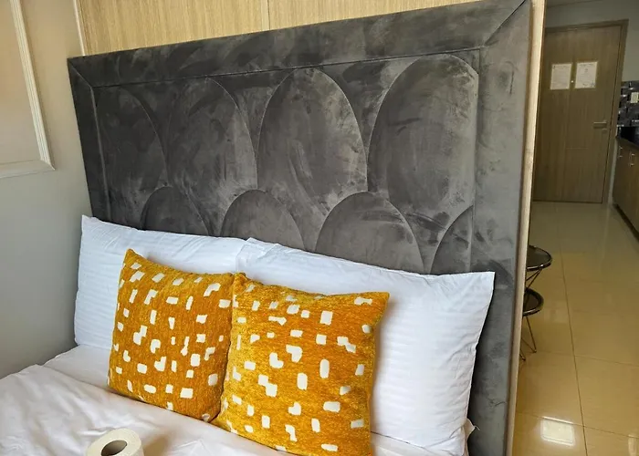 Of Mari In Shore 2 Residences 10107 Near Airport, Sm Moa, Us Embassy By Prime Moa Apartment